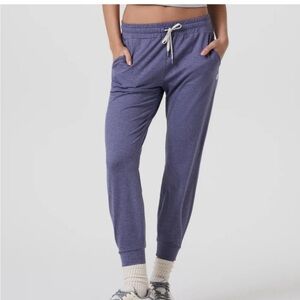 NWT Vuori Performance Joggers in Cosmic Heather